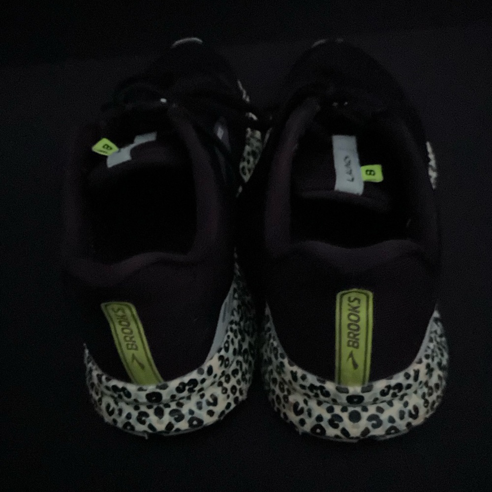 Brooks Launch 8 Black and Lime green  Leopard Print Sneakers
Women size 9 - Picture 5 of 10